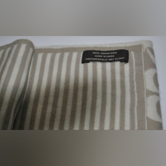 Coach Signature Logo C Merino Wool Scarf - Picture 3 of 5